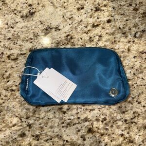 Lululemon Everywhere Belt Bag, 1L Pack Zip Closure Adjustable Strap Unisex
